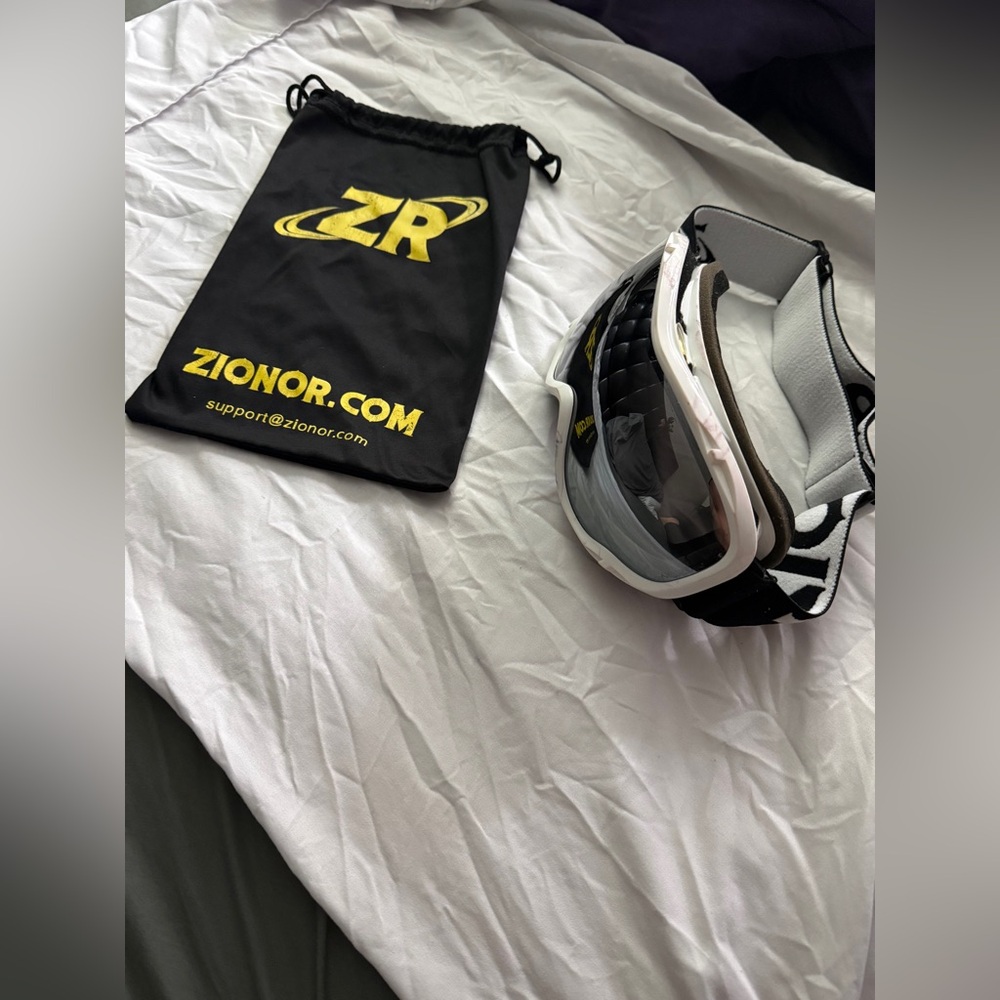 ZIONOR Ski Goggles with Black and White Frame
